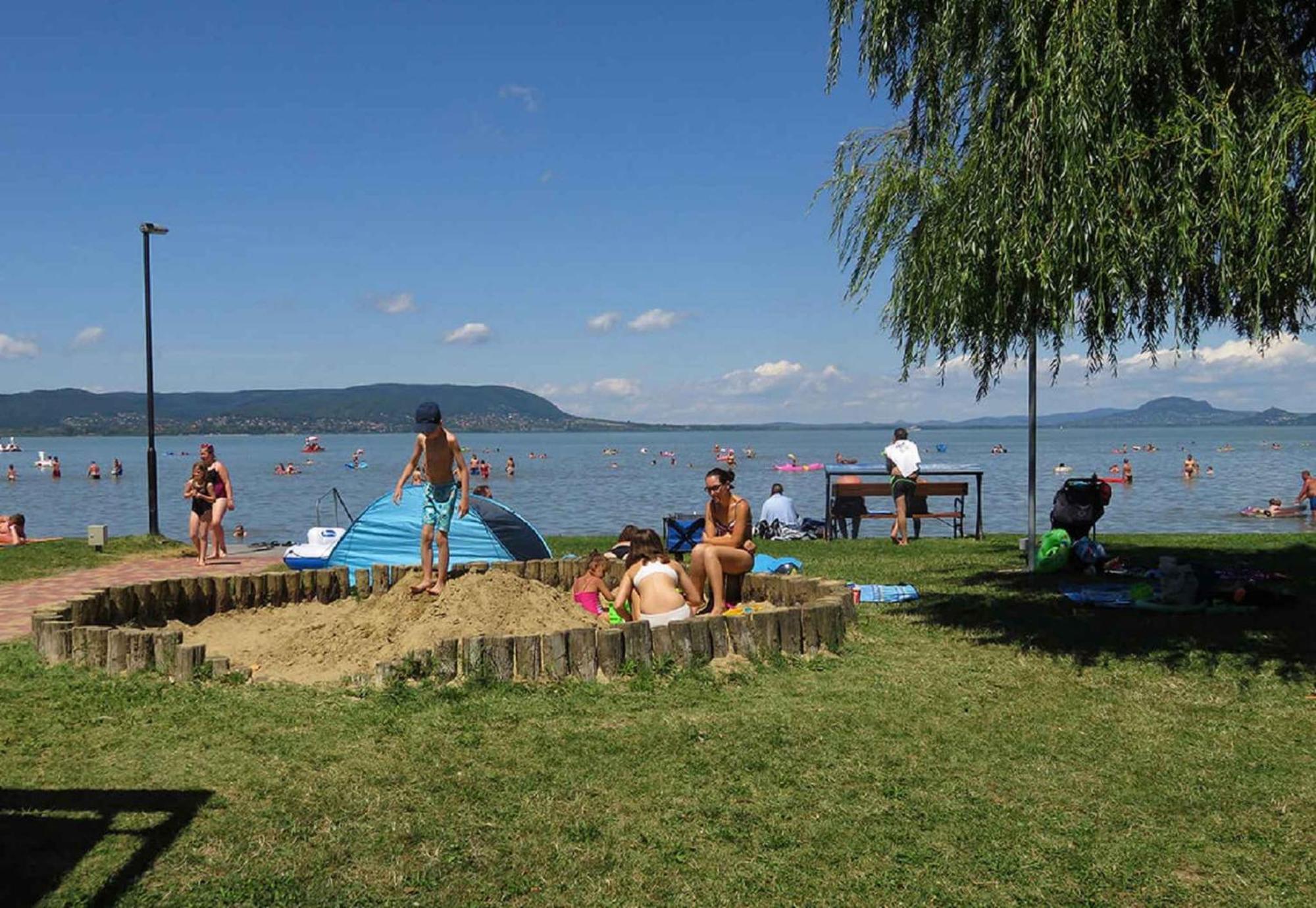 Holiday Homes In Balatonmariafuerdo 48114 Екстер'єр фото