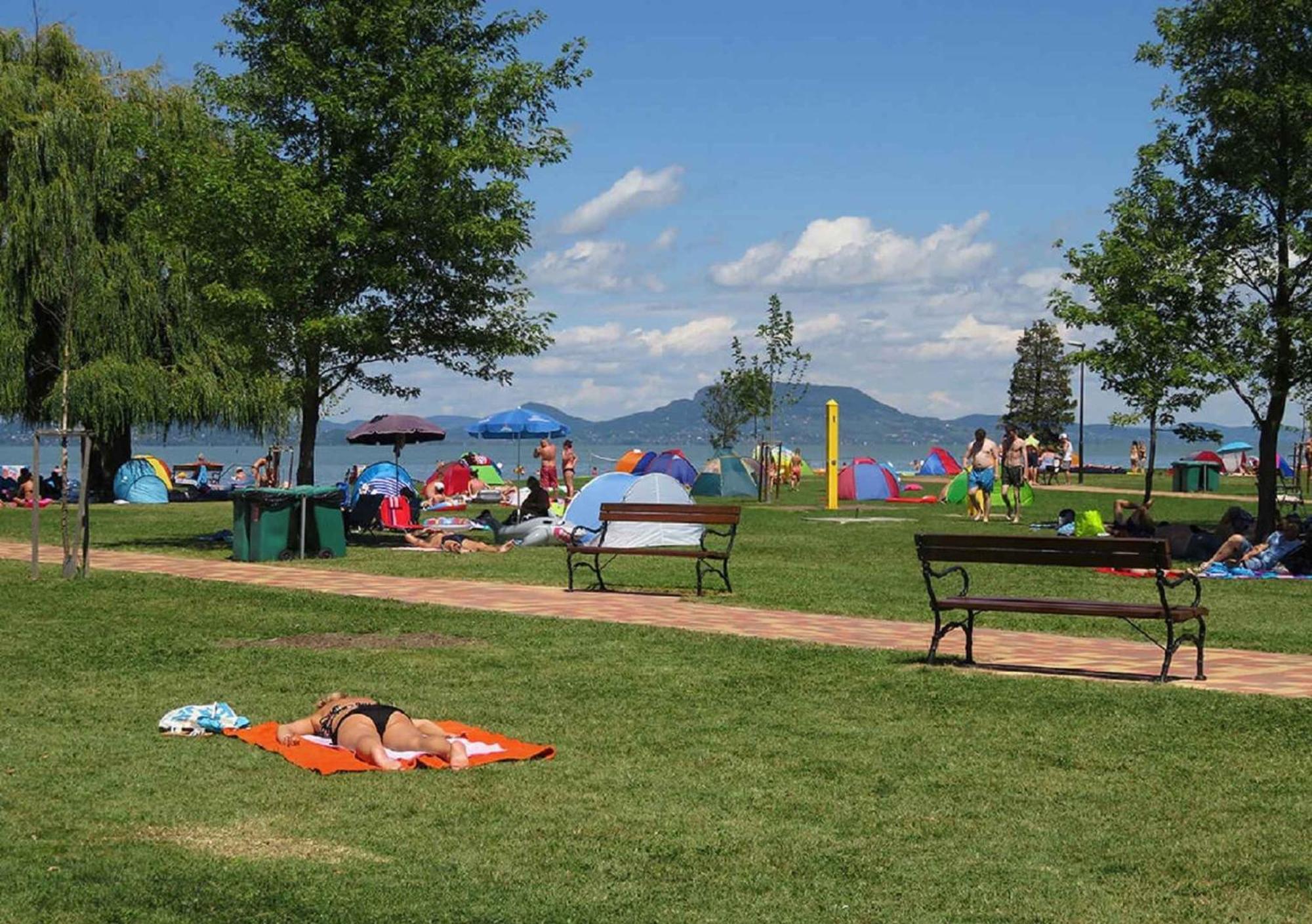 Holiday Homes In Balatonmariafuerdo 48114 Екстер'єр фото